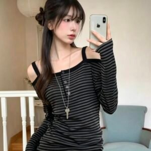 條紋吊帶一字肩T-Shirt